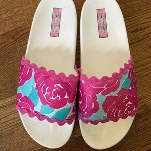 Exclusive Kentucky Derby Vineyard Vines Slides